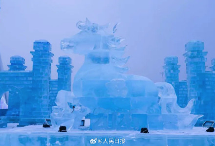 马到成功！哈尔滨冰雪大世界有马元素