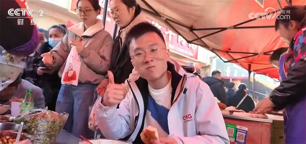 年宵花抢“鲜”上市、百年大集购销两旺 节日市场物丰价稳消费活跃