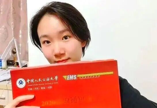 接过父亲的警号 “145181”欢迎归队！