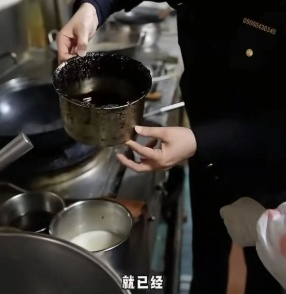 一碗卖100元，网红面馆被立案调查！后厨画面曝光，头皮发麻……