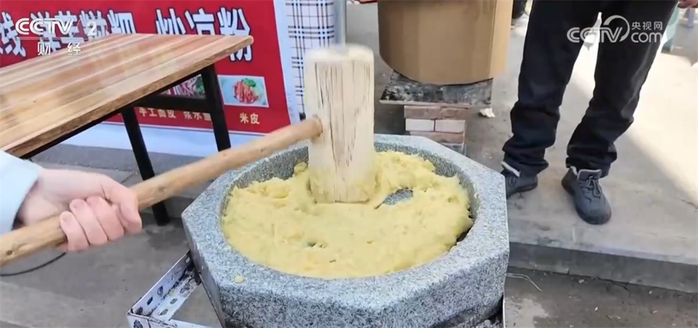 年宵花抢“鲜”上市、百年大集购销两旺 节日市场物丰价稳消费活跃