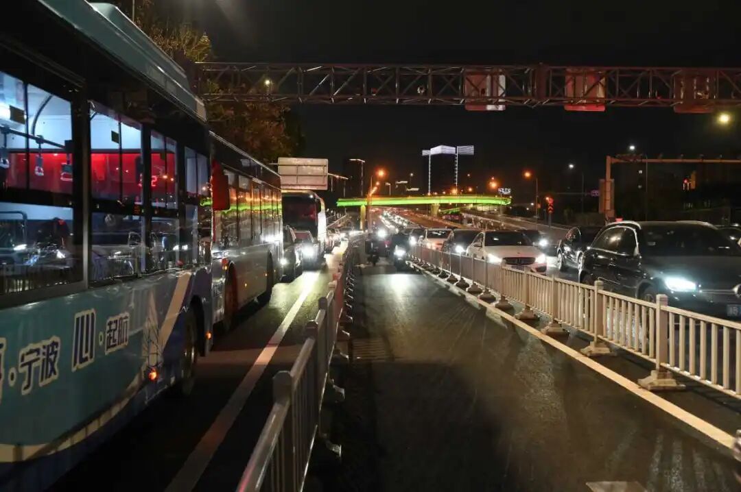 告别混行，庆丰桥江北段新车道今日开通！