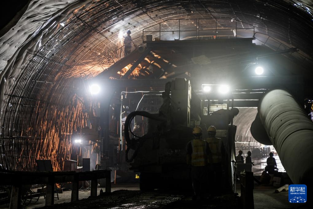 深圳外环田头山隧道群开挖大断面