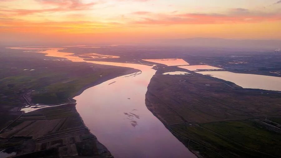 一屉稍麦和一盘羊肉手抓之间的距离有多远？