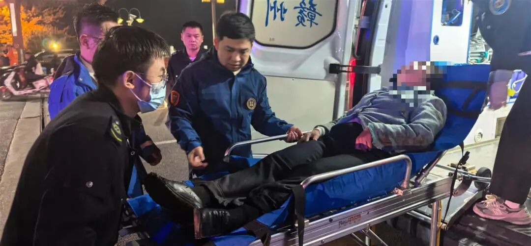 跑外卖途中顺便救了个人，赣州18岁外卖小哥：水很冷，但当时只想救人