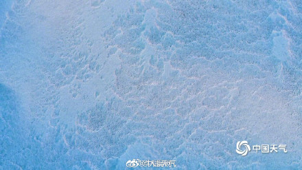 此时雪成了风的形状