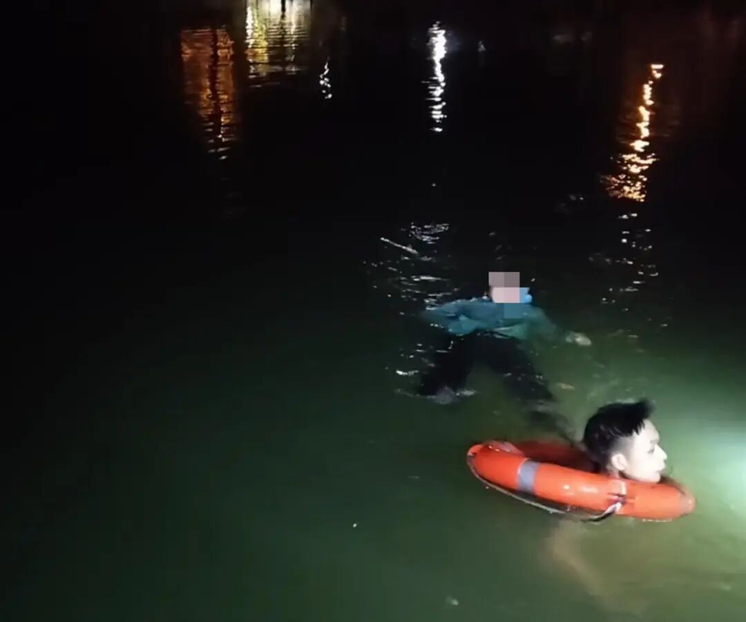 跑外卖途中顺便救了个人，赣州18岁外卖小哥：水很冷，但当时只想救人