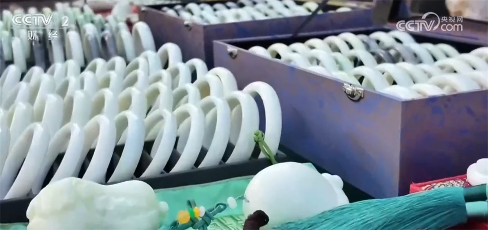 年宵花抢“鲜”上市、百年大集购销两旺 节日市场物丰价稳消费活跃