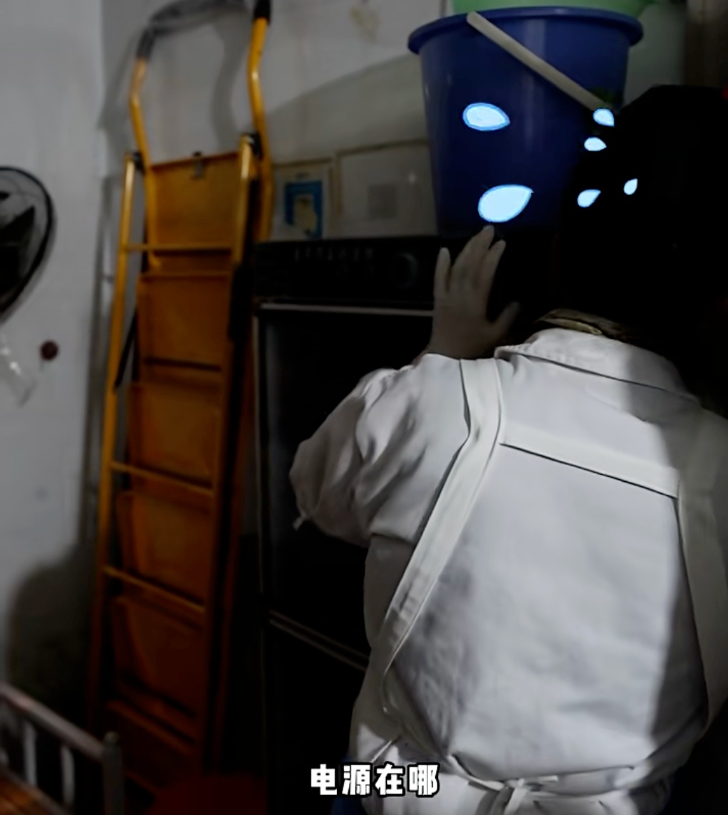 后厨曝光！“网红店”被立案调查！多位明星、博主曾打卡……