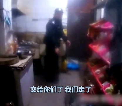 “不放心你啦，我们送你回去！”