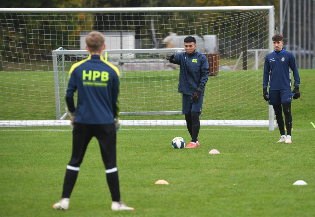 跳出舒适圈后的现实挑战 ——2025年中国男足球员留洋欧洲观察