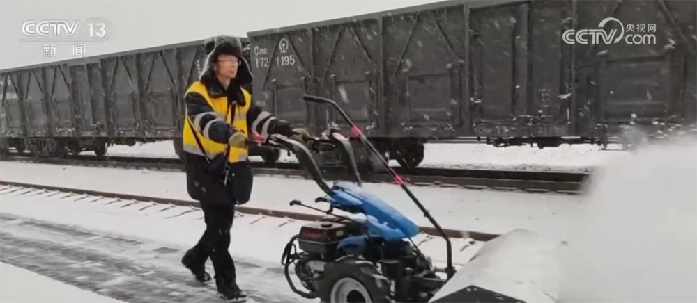 北方多地出现明显降温降雪 各部门联动“战”寒除雪全力保畅通保民生
