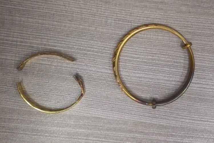 上海一男子暴力破坏门锁，闯入女邻居家中，事情的发展出乎意料……