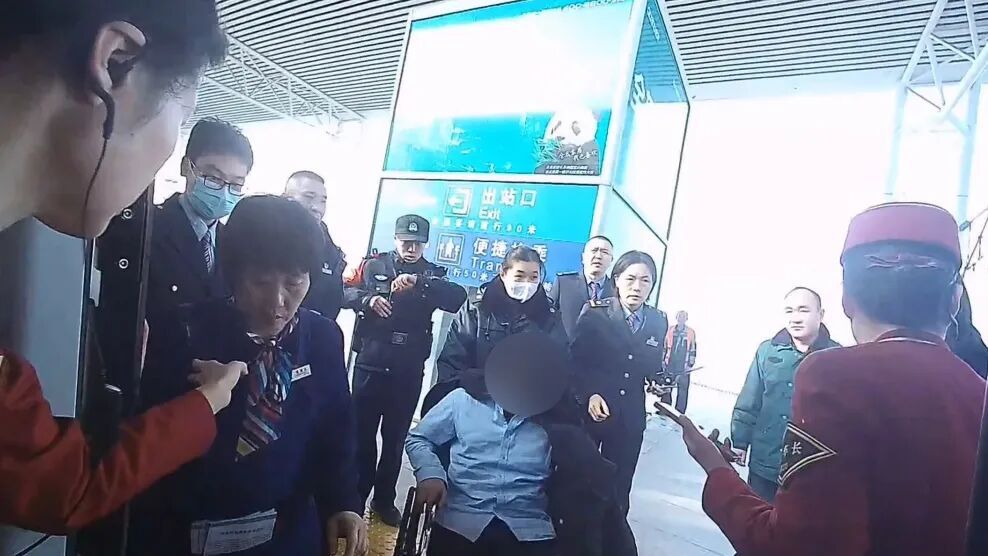 G1596次列车，紧急临停！