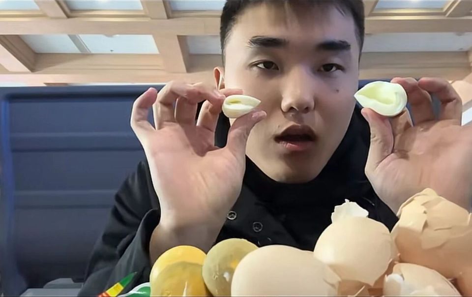 24岁网红“爱吃蛋”回应注册公司：方便交税，要做合法的公民