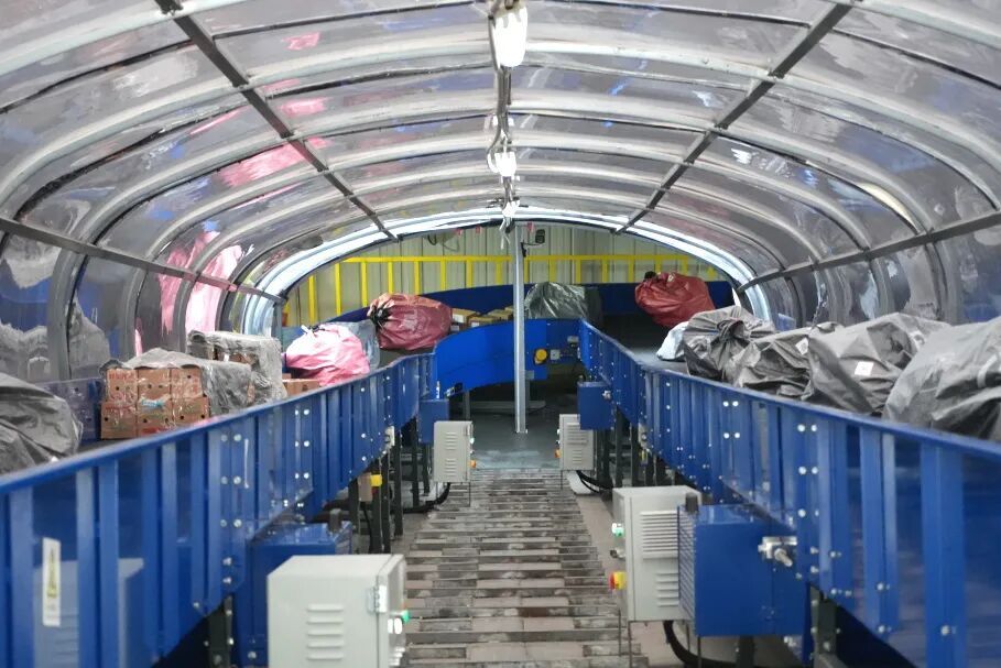 这对没有座椅的高铁快运列车，每天凌晨出发！