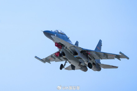 苍穹利刃！战机与蓝天的适配度太高了