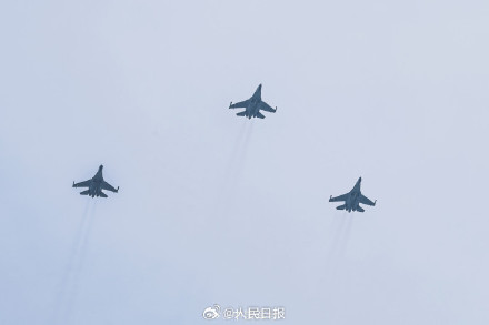 苍穹利刃！战机与蓝天的适配度太高了