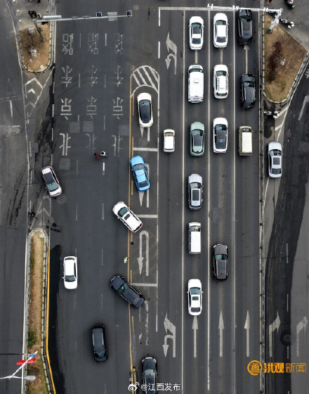 多辆车可同时掉头!江西一路口“上新” 多辆车可同时掉头!江西一路口“上新”