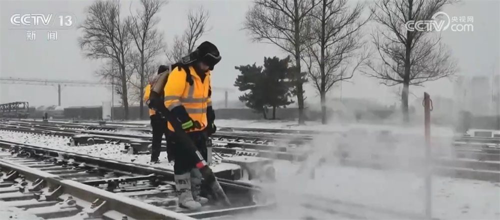 北方多地出现明显降温降雪 各部门联动“战”寒除雪全力保畅通保民生