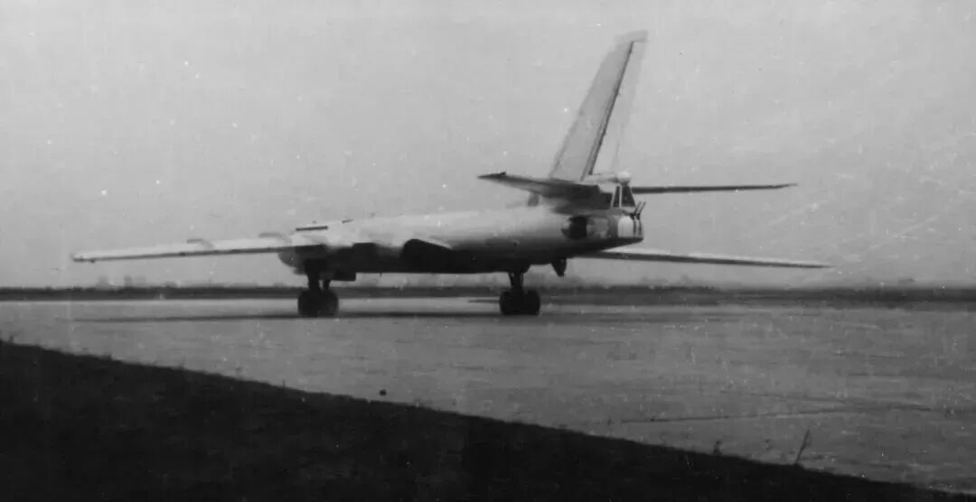 轰6首飞57周年，致敬不老战神的蓝天传奇