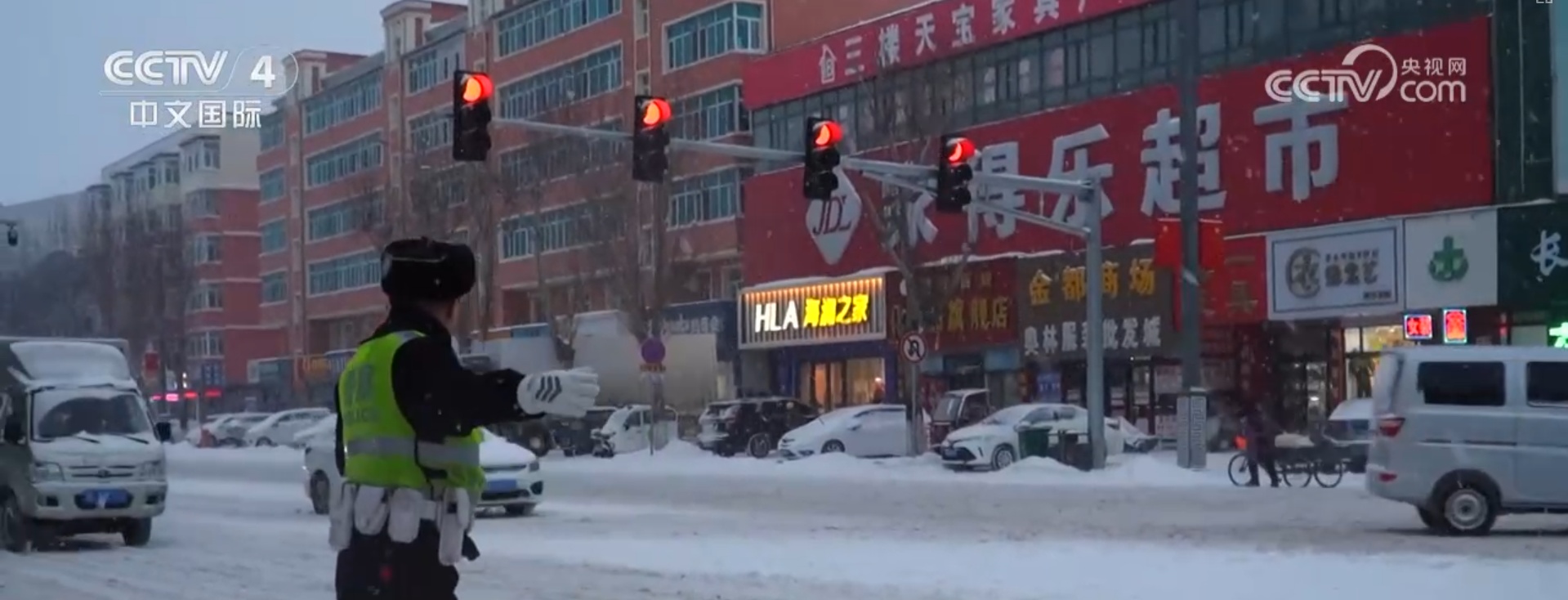 多地迎来新一轮大范围雨雪天气 相关部门多措并举保障交通运行安全有序