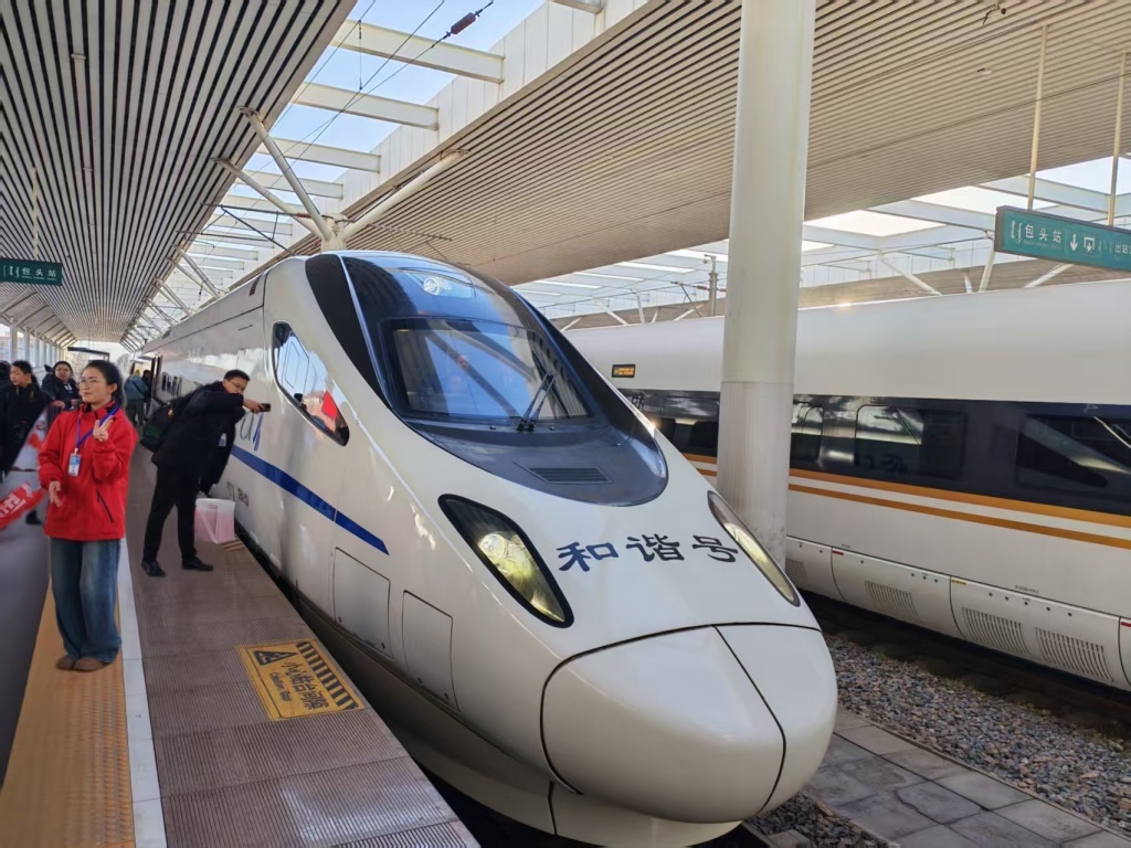 跨黄河越沙海 包银高铁包惠段绘就北疆新通途