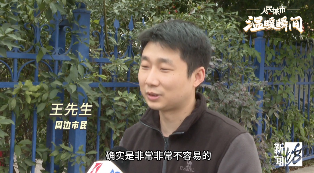 上海滚滚车流中，三人同一姿势，整整3个小时！这一幕动容