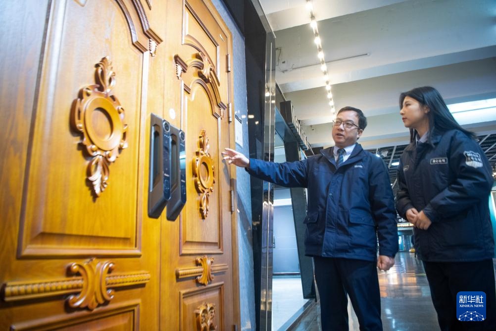 新职业故事丨跨境电商运营管理师：用网络“铺路” 助国货“走”向全球