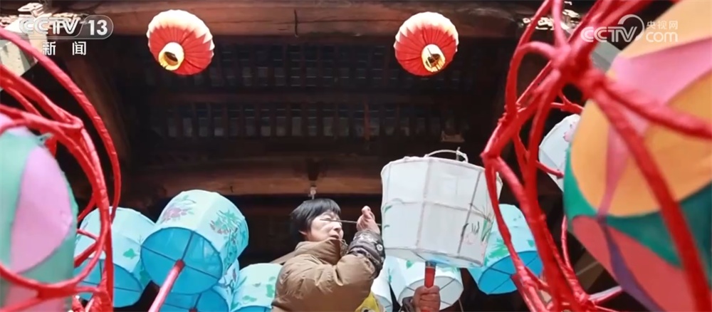 马元素受青睐助力节日消费市场“热起来” “花灯+文创”勾勒新年新图景