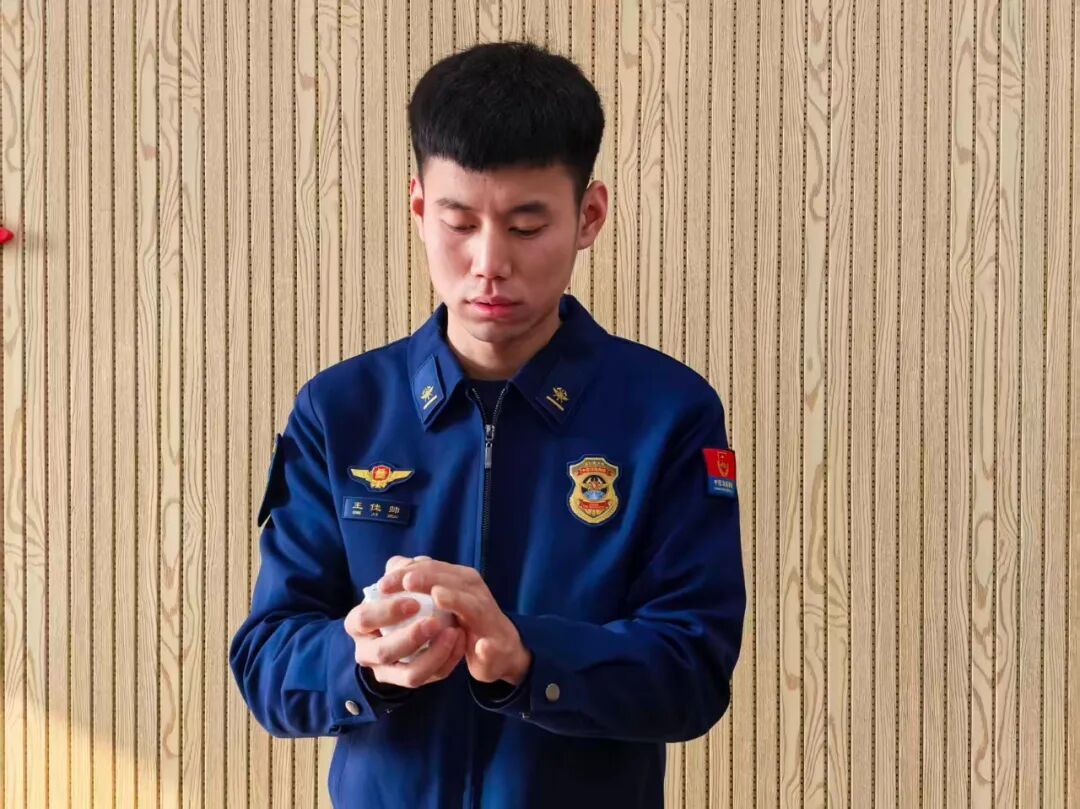 大兴消防实验揭秘：“暖宝宝”发热威力大，包裹鸡蛋一小时升温超30℃