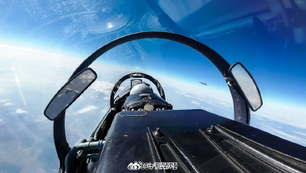 战机与蓝天的适配度拉满