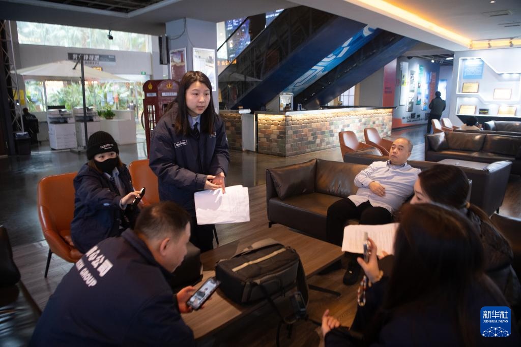 新职业故事丨跨境电商运营管理师：用网络“铺路” 助国货“走”向全球