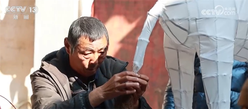 马元素受青睐助力节日消费市场“热起来” “花灯+文创”勾勒新年新图景