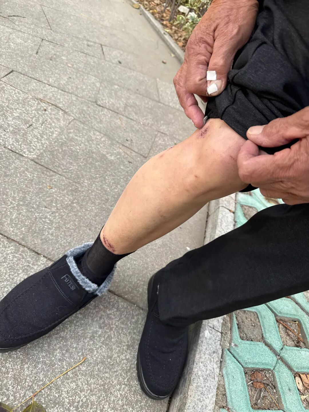 清晨，浙江大伯睡梦中听见呼救，穿着短裤就冲了出去……