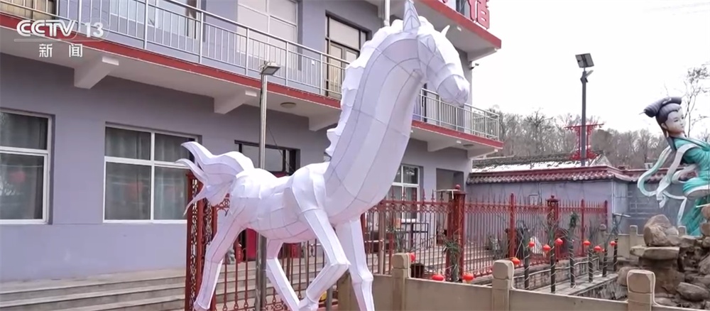 马元素受青睐助力节日消费市场“热起来” “花灯+文创”勾勒新年新图景