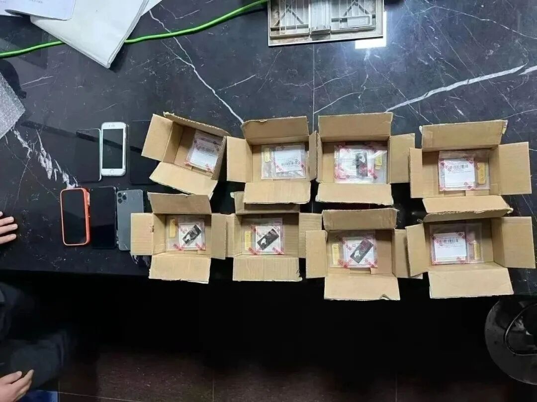 8个包裹，里面都是金条！