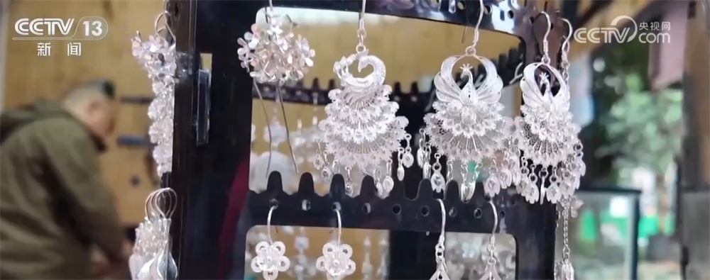 节日消费市场“热”力十足、文化味儿浓 “菜篮子”“果盘子”供应丰富稳定