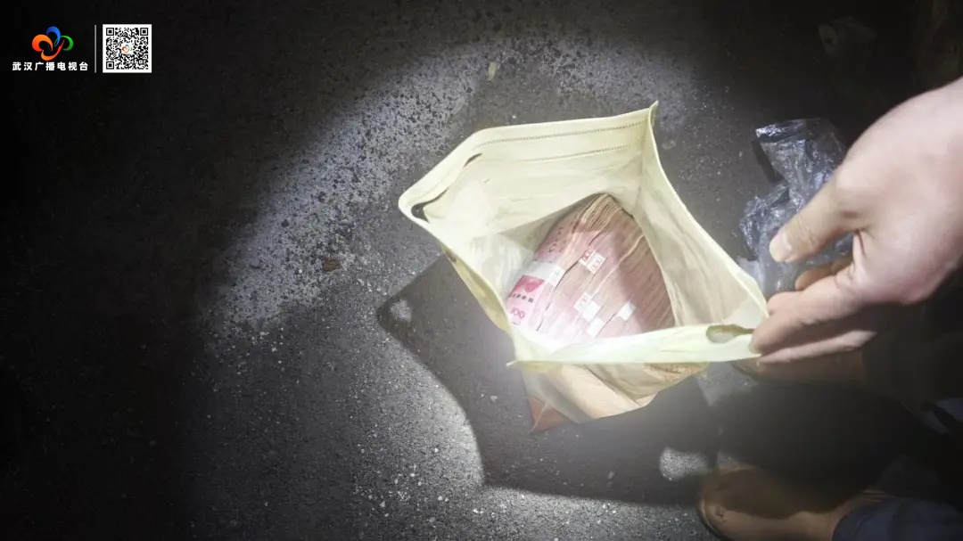 婆婆取了十万元现金，儿媳当垃圾丢弃后……