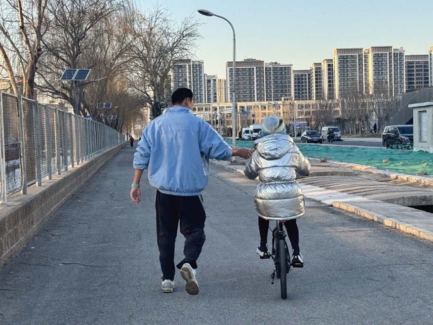 通勤“刚需”让成人自行车教练走红