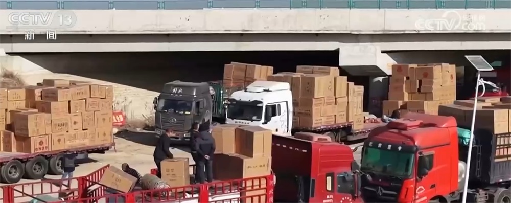 节日消费市场“热”力十足、文化味儿浓 “菜篮子”“果盘子”供应丰富稳定