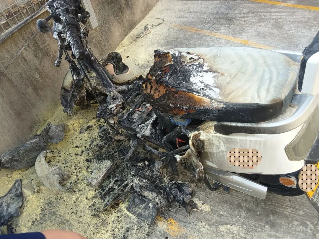 又是它！烧得只剩半截……