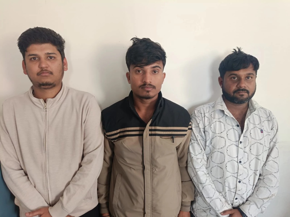 印度护士酒店找人敲错门，被拖进房间灌酒侵害，几小时后三人被捕