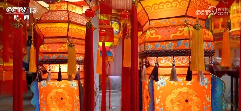 马元素受青睐助力节日消费市场“热起来” “花灯+文创”勾勒新年新图景