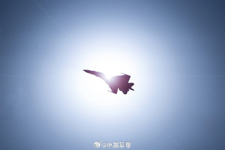 苍穹利刃！战机与蓝天的适配度太高了