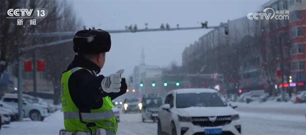 多地闻“雪”而动迅速启动应急预案 全力保障群众出行安全与城市正常运转