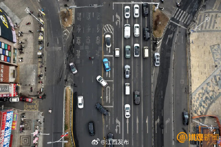 多辆车可同时掉头!江西一路口“上新” 多辆车可同时掉头!江西一路口“上新”