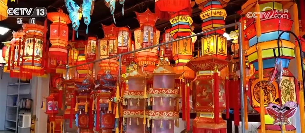 马元素受青睐助力节日消费市场“热起来” “花灯+文创”勾勒新年新图景