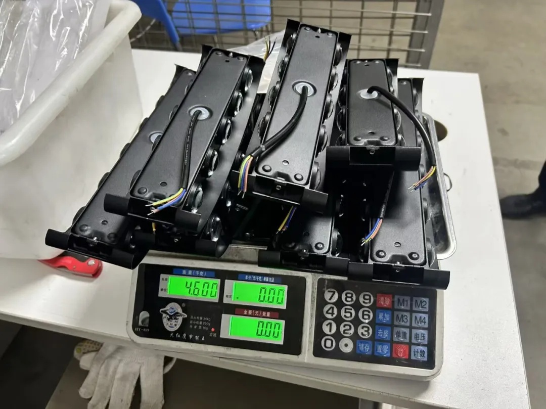 “壁灯”内藏冰毒1980克！