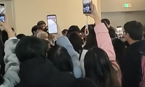 抢疯了！杭州有门店凌晨就大排长龙，一个号炒到400元！网友：怎么又火了？